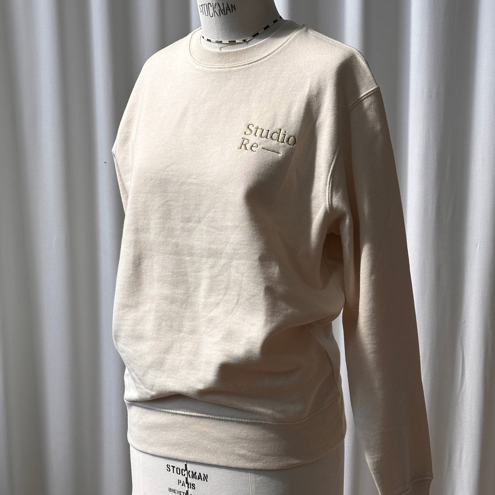 
                      
                        Sweatshirt Logo Re-
                      
                    