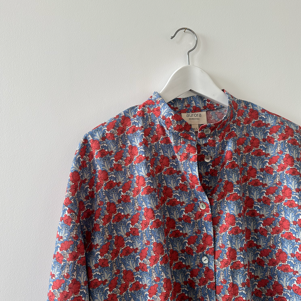 
                      
                        Bluse Vid Liberty Rød Blå Blomst
                      
                    