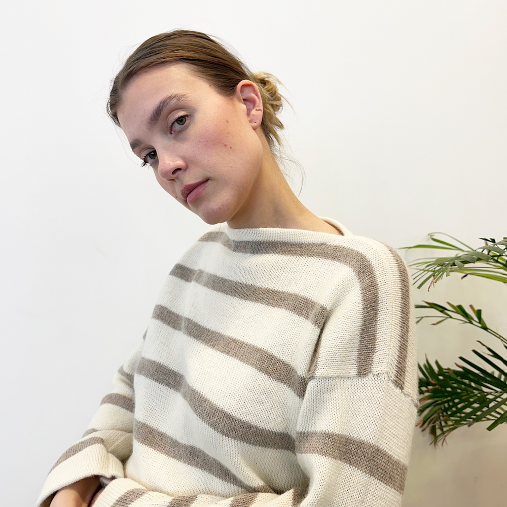 
                      
                        Genser Stripe Alpakka Sand
                      
                    