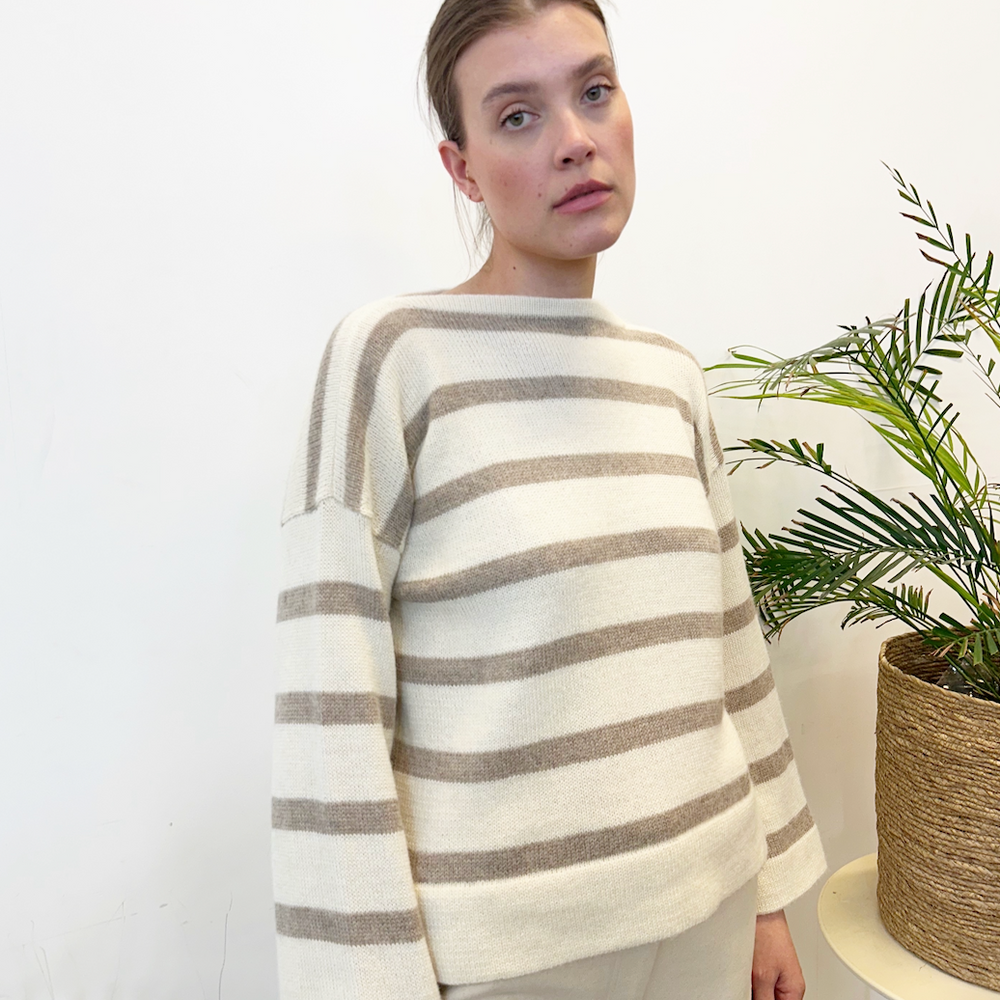 
                      
                        Genser Stripe Alpakka Sand
                      
                    