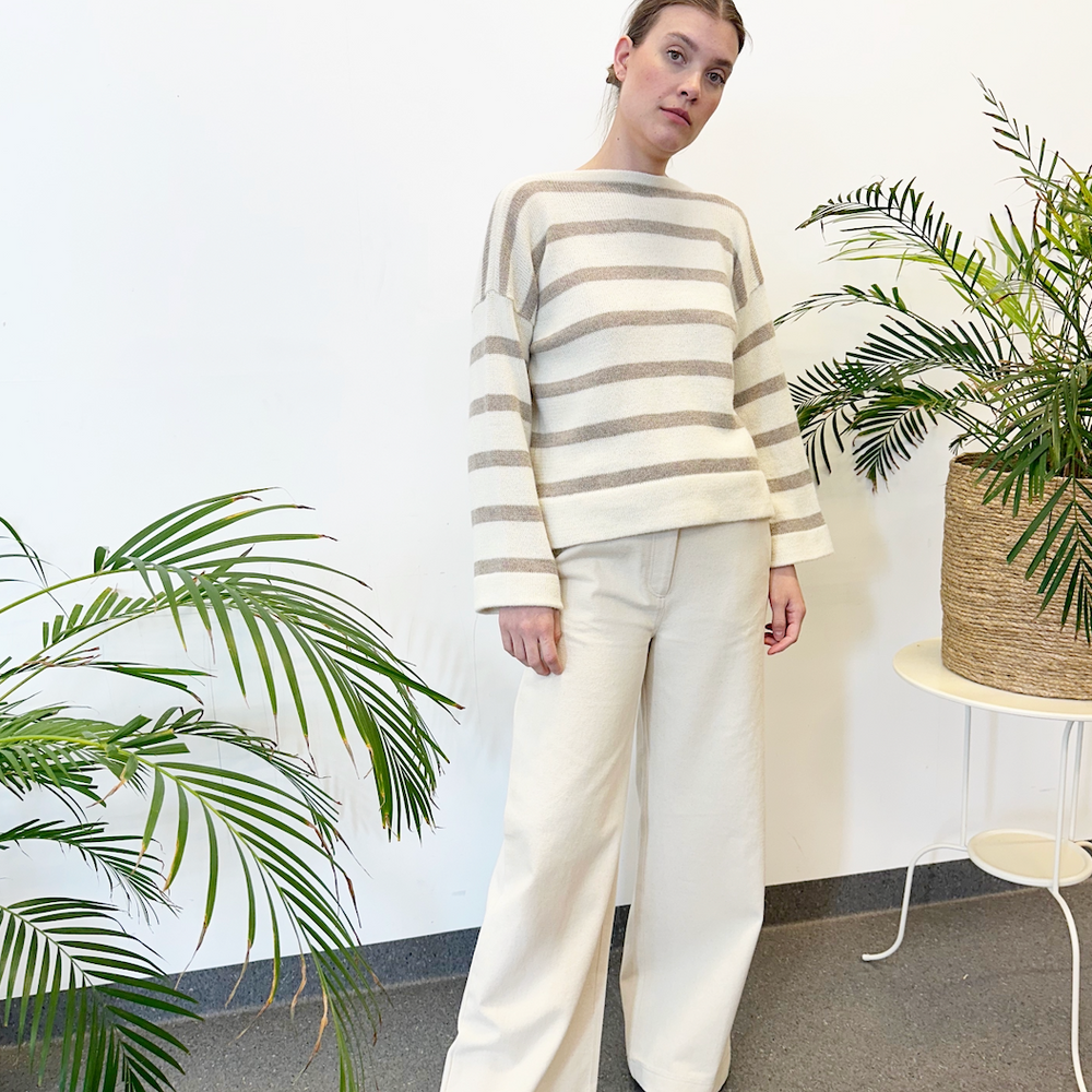 
                      
                        Genser Stripe Alpakka Sand
                      
                    